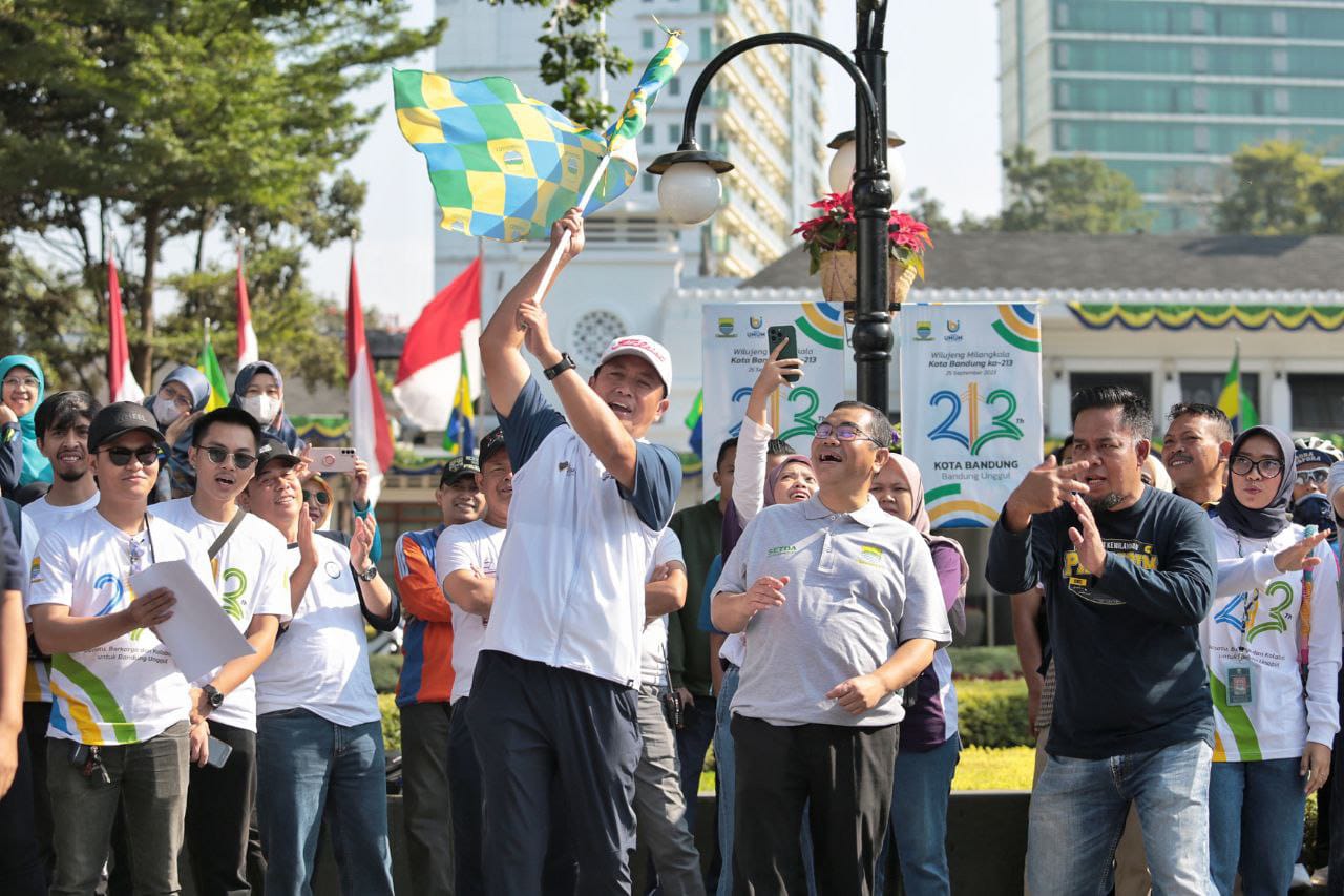 169476021527-perlombaan-dan-seni-budaya-wujud-kekompakan-pemkot-bandung-sambut-hjkb-213