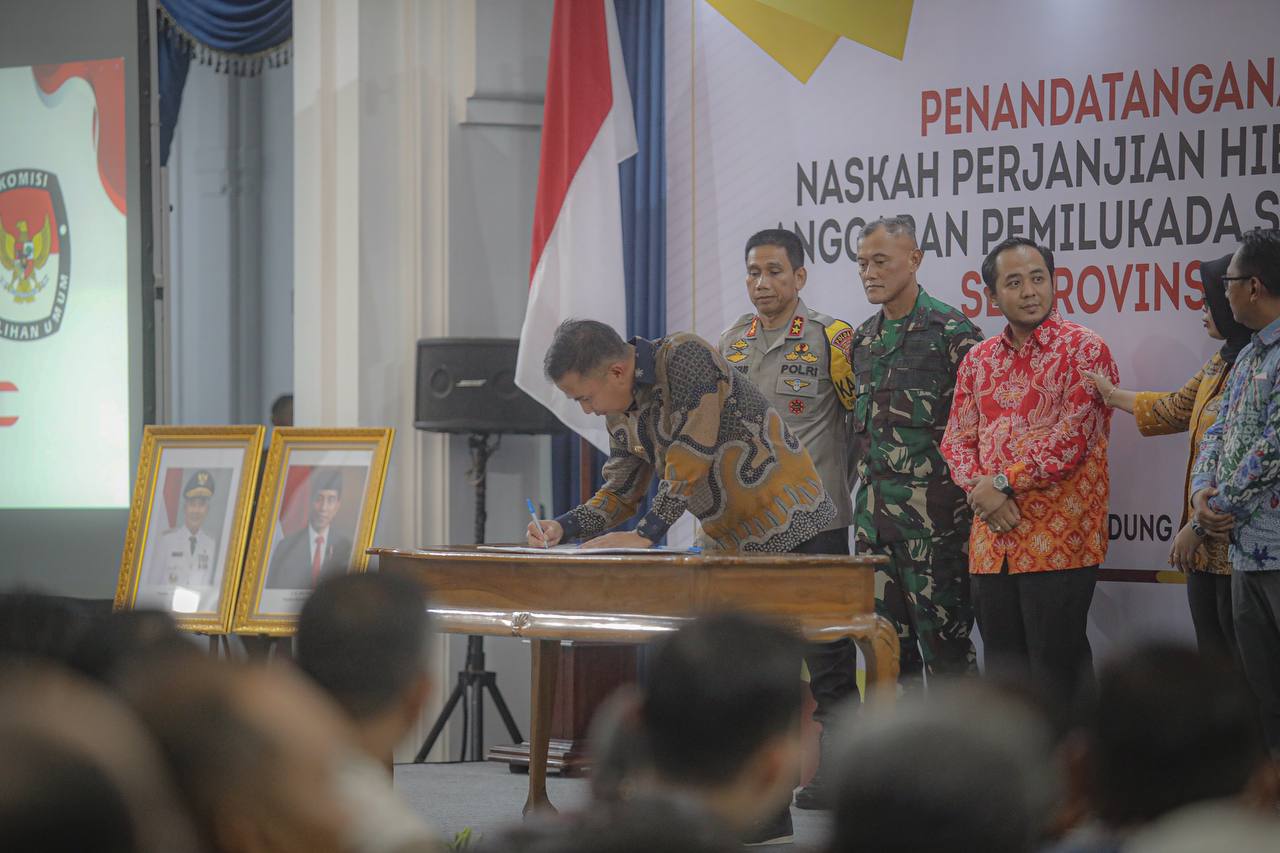 169953881466-pemkot-bandung-kpu-dan-bawaslu-tandatangani-kesepakatan-dana-hibah-pilkada-serentak-2024