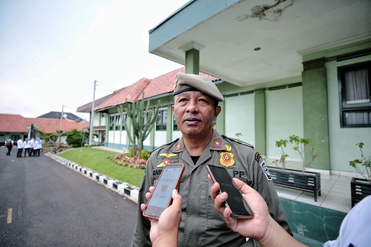 170324082972-satpol-pp-penertiban-kawasan-dalem-kaum-sesuai-dengan-aturan