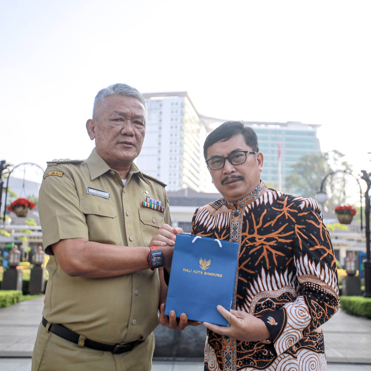 171981576661-pj-wali-kota-hikmat-ginanjar-adalah-panutan-asn-pemkot-bandung-thumb