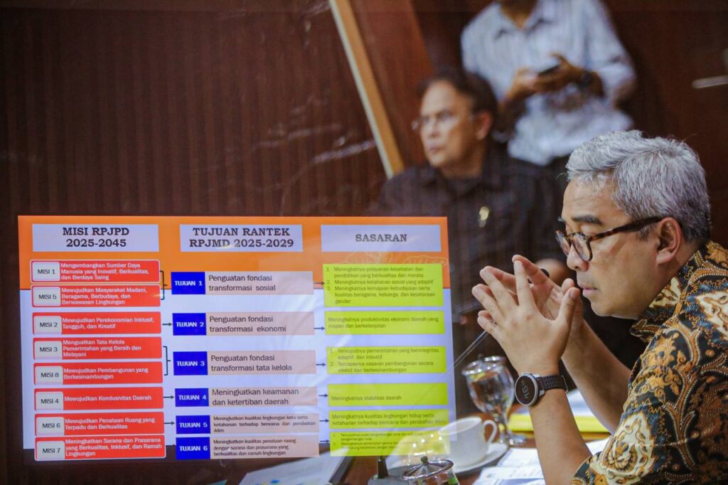 173694910874-rapat-tim-transisi-pemkot-bandung-berkomitmen-wujudkan-pembangunan-merata-dan-beragam