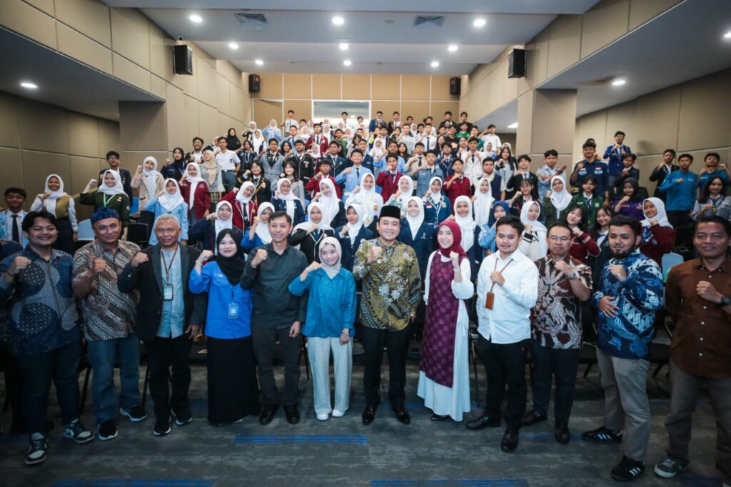 174443832049-wakil-wali-kota-dukung-ketua-osis-kritis-tapi-tetap-jaga-etika-1
