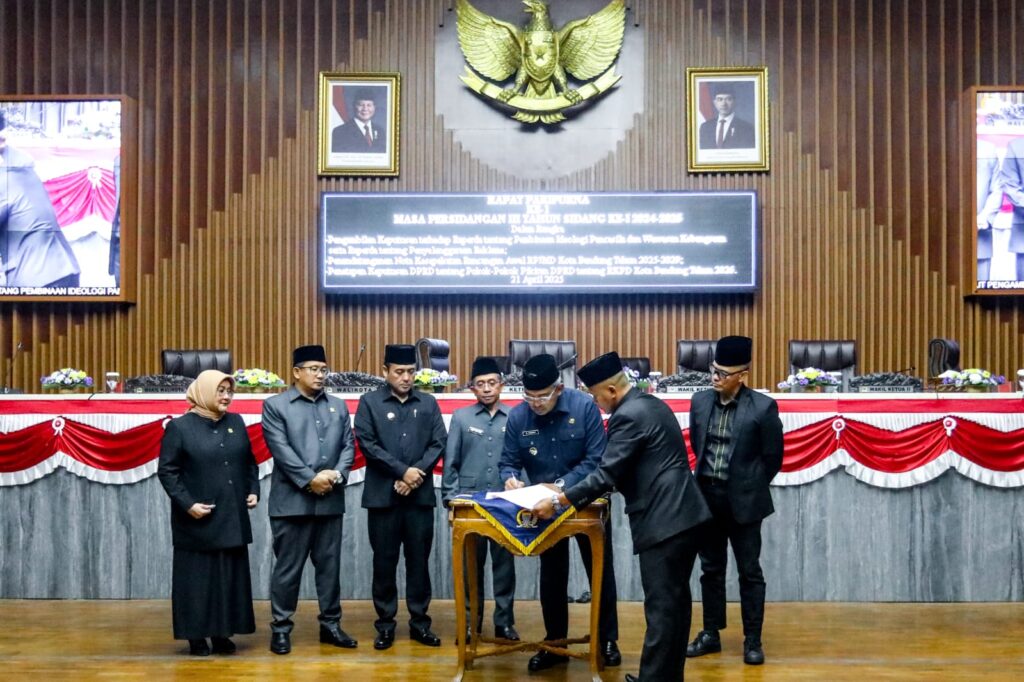 174523716973-dprd-setujui-arah-pembangunan-kota-bandung-dalam-5-tahun-ke-depan