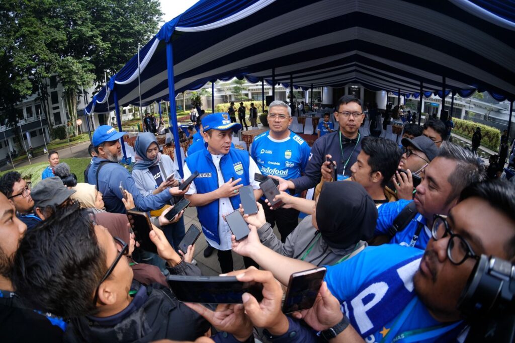 174815966843-farhan-siapkan-tabungan-untuk-beli-saham-persib