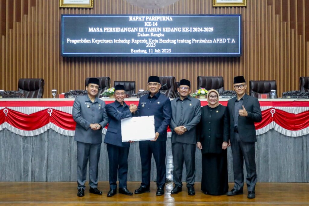 175224384569-raperda-perubahan-apbd-2025-kota-bandung-disahkan