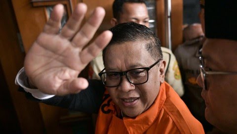 hasto-hadapi-sidang-tuntutan-1751513993433_169