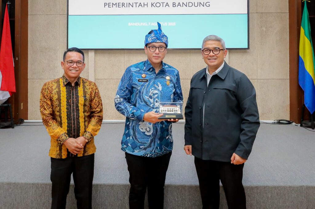 175457468910-sapa-akrab-lewat-pantun-wali-kota-medan-kami-ingin-belajar-dari-kota-bandung
