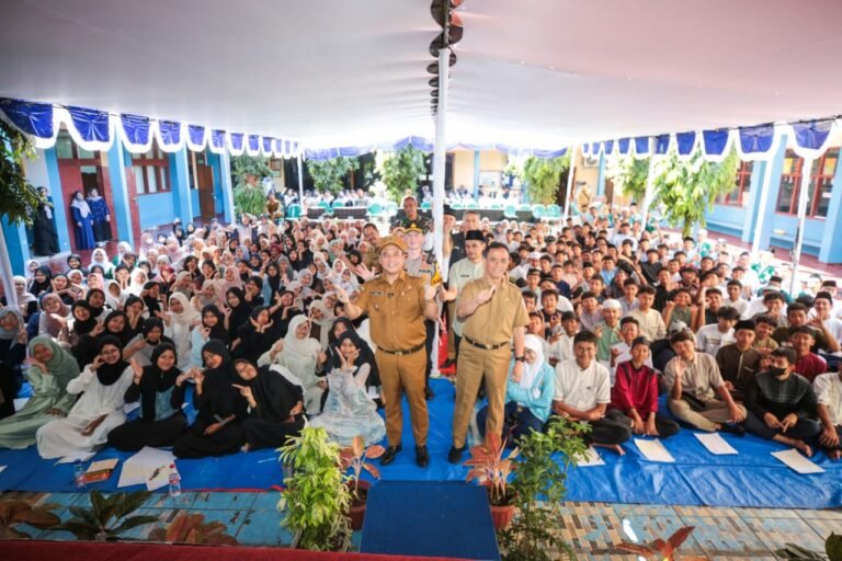 175733187084-stop-hoaks-erwin-ingatkan-siswa-untuk-tingkatkan-literasi-digital