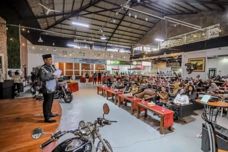 176009784550-wakil-wali-kota-bandung-ingatkan-seluruh-relawan-sppg-antapani-kulon-jaga-keamanan-pangan