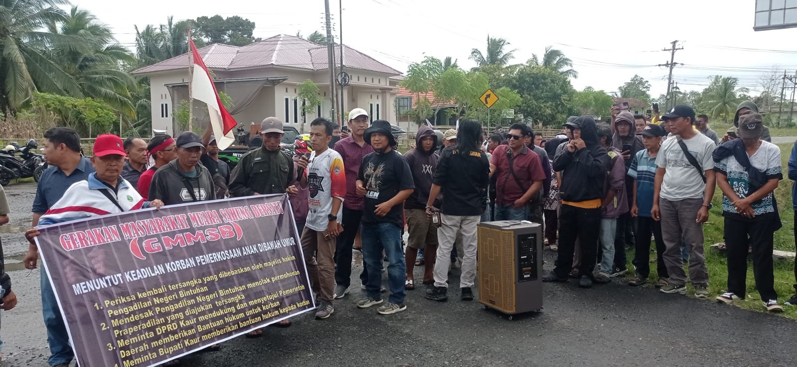 Ratusan Massa GMMSB Gelar Aksi di Tiga Titik Krusial Kaur, Tuntut Keadilan Kasus Kekerasan Seksual Anak