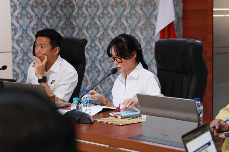 Cegah Harga BBM naik di Batam akibat krisis global, Li Claudia Chandra konsolidasikan Pelaku Usaha, Pertamina, dan PLN