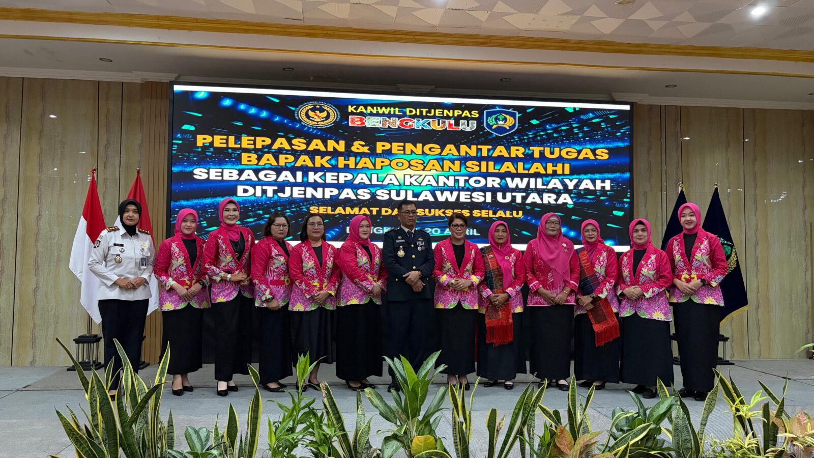 KETUA PIPAS RUTAN MANNA HADIRI PELEPASAN KAKANWIL DITJENPAS DAN KETUA PIPAS SULUT HAPOSAN SILALAHI BESERTA ISTRI