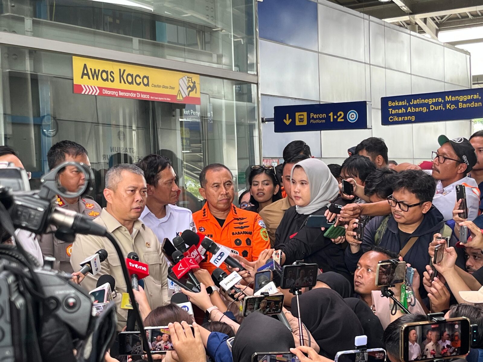 Selesai Kurang Dari 12 Jam, Kepala Basarnas Resmi Menutup Operasi SAR Kecelakaan Kereta Api Di Bekasi