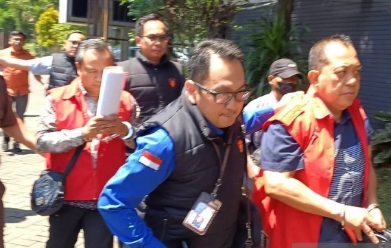 Sistem Sengaja “Dileletkan”, Kejati Jatim Sita Miliaran Rupiah dari Tangan Pejabat Dinas ESDM