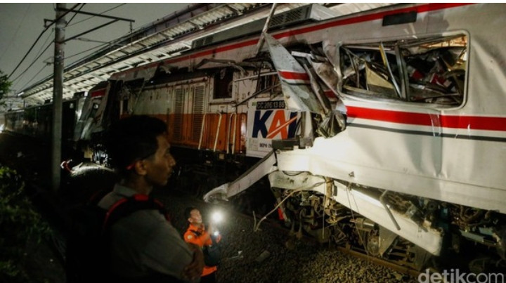 DARURAT: Malam Mencekam di Bekasi Timur, KAI Memohon Maaf Usai Kereta Jarak Jauh Hantam CommuterLine dari Belakang; Fokus Total pada Evakuasi Penumpang