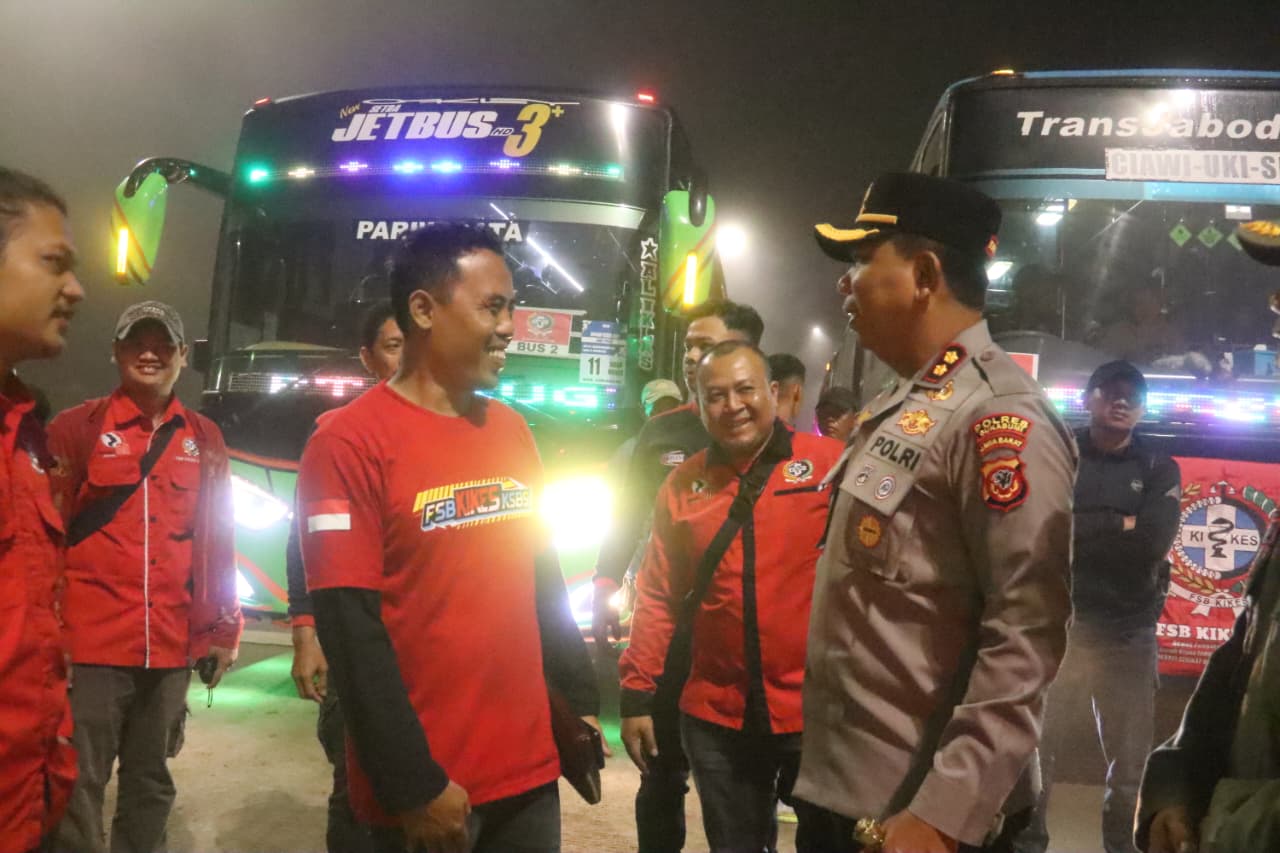 Polres Sukabumi Kawal Pemberangkatan Ribuan Buruh ke Monas, Kapolres “Jaga Ketertiban”