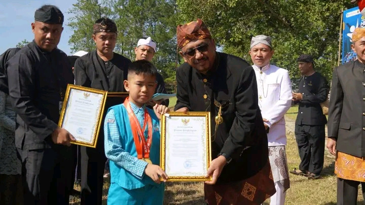 Pemkab Sukabumi Berikan Beasiswa Di Momentum Hardiknas, Buoati “Wujudkan SDM Unggul Dan Berdayasaing”