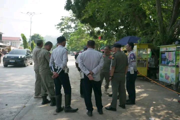 Kolaborasi Dishub Dan Satpol PP, Parkir Liar Depan RSUD Palabuhanratu Dibabat Habis
