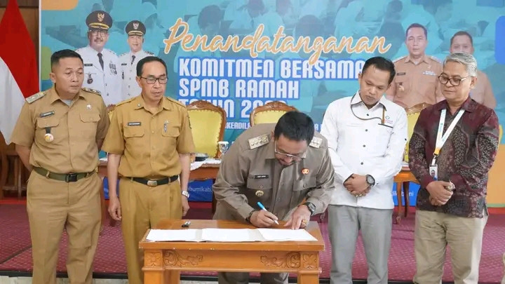 Teken Komitmen Bersama, Bupati Sukabumi Minta Satuan Pendidikan Taat Azas Dalam SPMB, Jamin Prinsip Keterbukaan Dan Non Diskriminasi