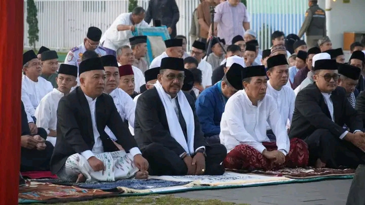Bupati Sukabumi Laksanakan Shalat Idul Adha 1447 H Di Alun-Alun Jampang Tengah