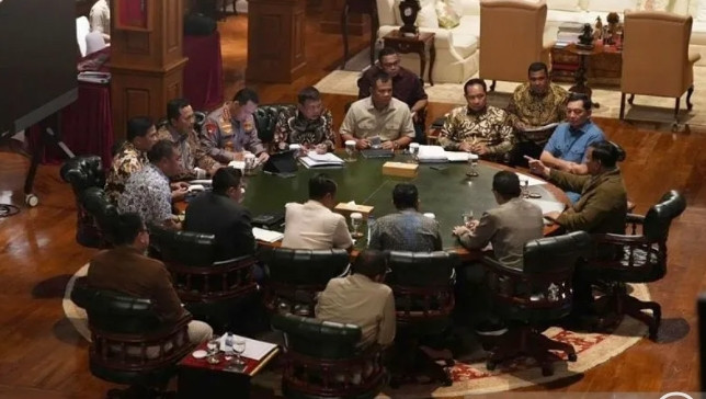 Malam Kritis di Hambalang: Prabowo Panggil “Tim Perang” Kabinet Merah Putih, Bedah Strategi Pendidikan hingga Pertahanan di Tengah Badai Geopolitik