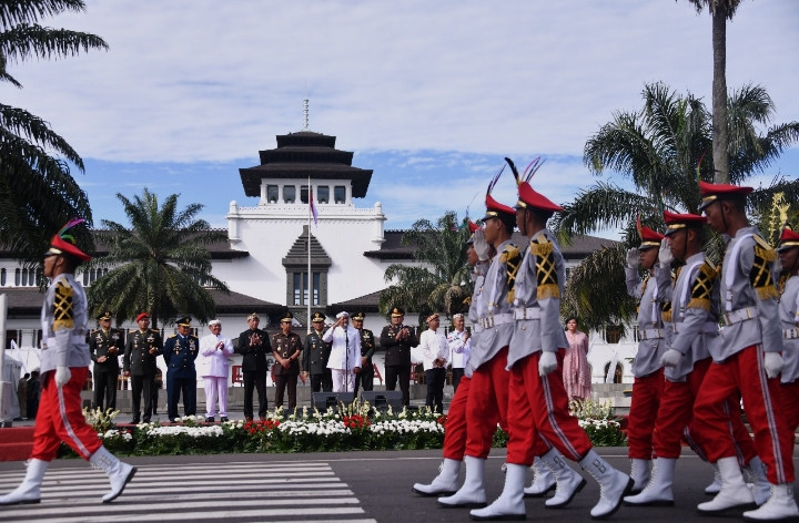 Mahkota Binokasih Kembali Bersemayam di Tatar Sunda: Kirab Budaya 2026 Guncang Bandung dengan Gelora Sejarah dan Identitas