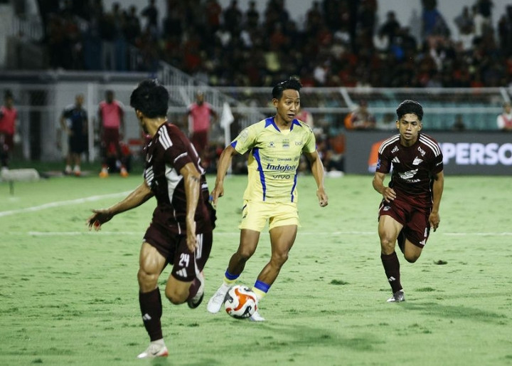 Drama 97 Menit, Jantung Maung, dan Satu Tandukan yang Lebih Berharga daripada Gaji Setahun: Persib Menang, Tapi Saraf Penonton Hampir Putus