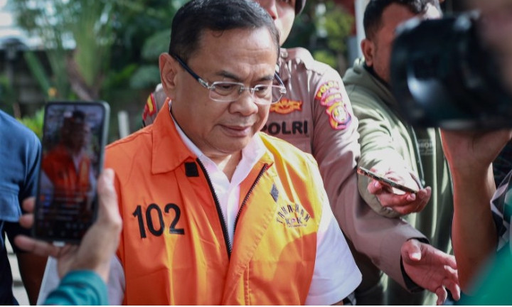 “DPR, Kereta Api, dan Uang Haram: Bupati Pati Sudewo Didakwa Terjun Bebas Korupsi Rp3,8 Miliar”