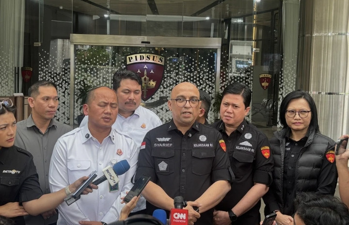Ironi Program “Bergizi”: Di Saat Rakyat Kelaparan, Gudang Negara Penuh 17.600 Motor Listrik Hasil Mark Up Triliunan Rupiah