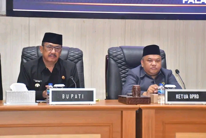 Bupati Sukabumi Hadiri Rapat Paripurna DPRD, Tetapkan Persetujuan Bersama Raperda