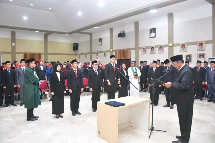 Bupati Sukabumi Kukuhkan Sekda Dan Lantik 95 Pejabat Fungsional, Bupati Berpesan “Jaga Nama Baik Pemda”