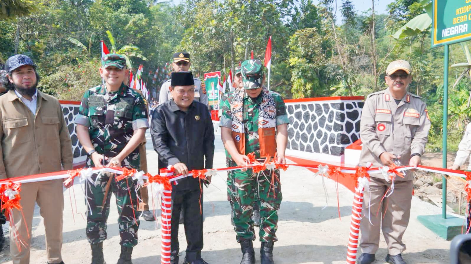 Bupati Sukabumi Apresiasi Kemanunggalan TNI, Jembatan Garuda Suci Diresmikan
