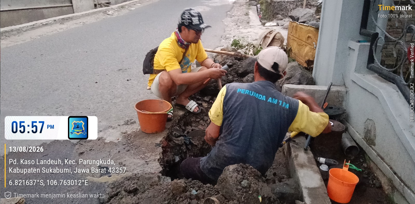 Terima Aduan Masyarakat, Perumda AM TJM Cabang Parungkuda Langsung Perbaiki Pipa Bocor