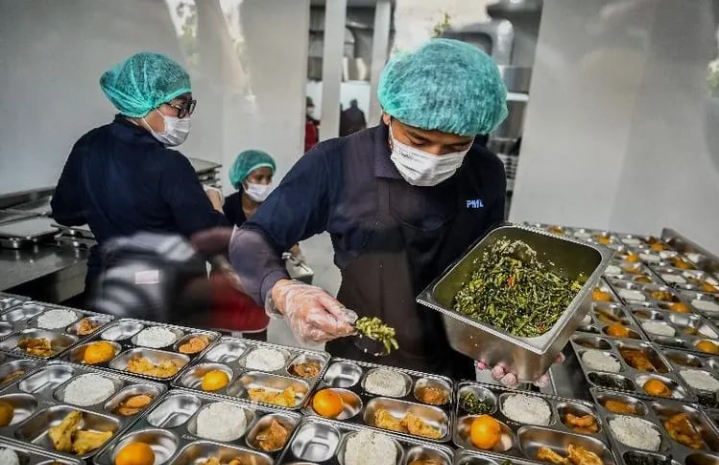 Rp240 Triliun untuk Perut Bangsa: Pemerintah Gontorkan Dana Fantastis demi 72 Juta Penerima Makan Bergizi Gratis di 2027