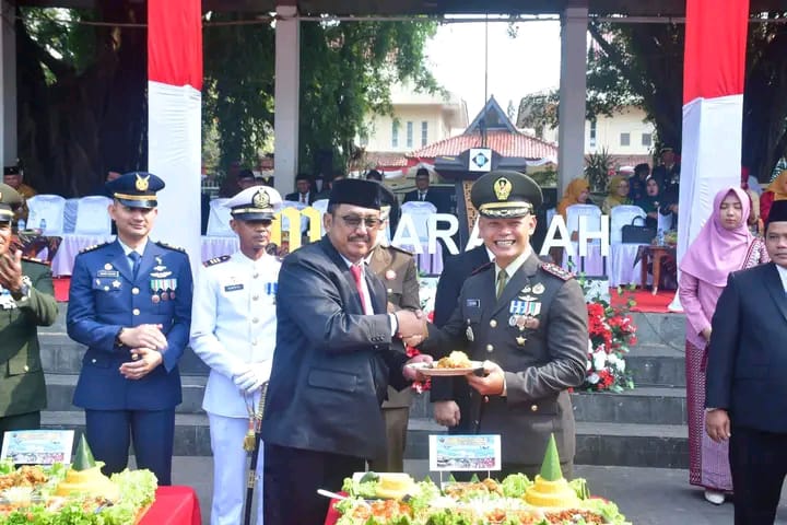 Bupati Sukabumi Hadiri Upacara Peringatan HUT TNI Ke-81, “Momentum Kuatkan Sinergitas TNI Dan Masyarakat”