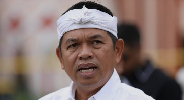 Kena “Prank” Jalan Rusak di Ciamis, Dedi Mulyadi Mendidih: “Harus Punya Adab Sama Saya!”